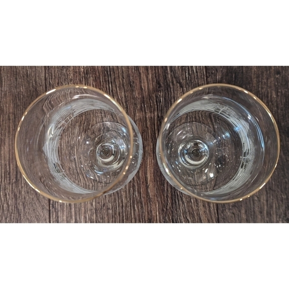 Vintage Set of Two Libbey for Arby's Etched Winter Tulip Wine Glasses - Picture 5 of 7